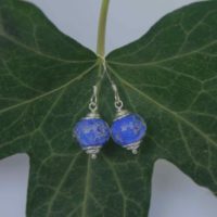 Boucles d'oreilles bleues foncées