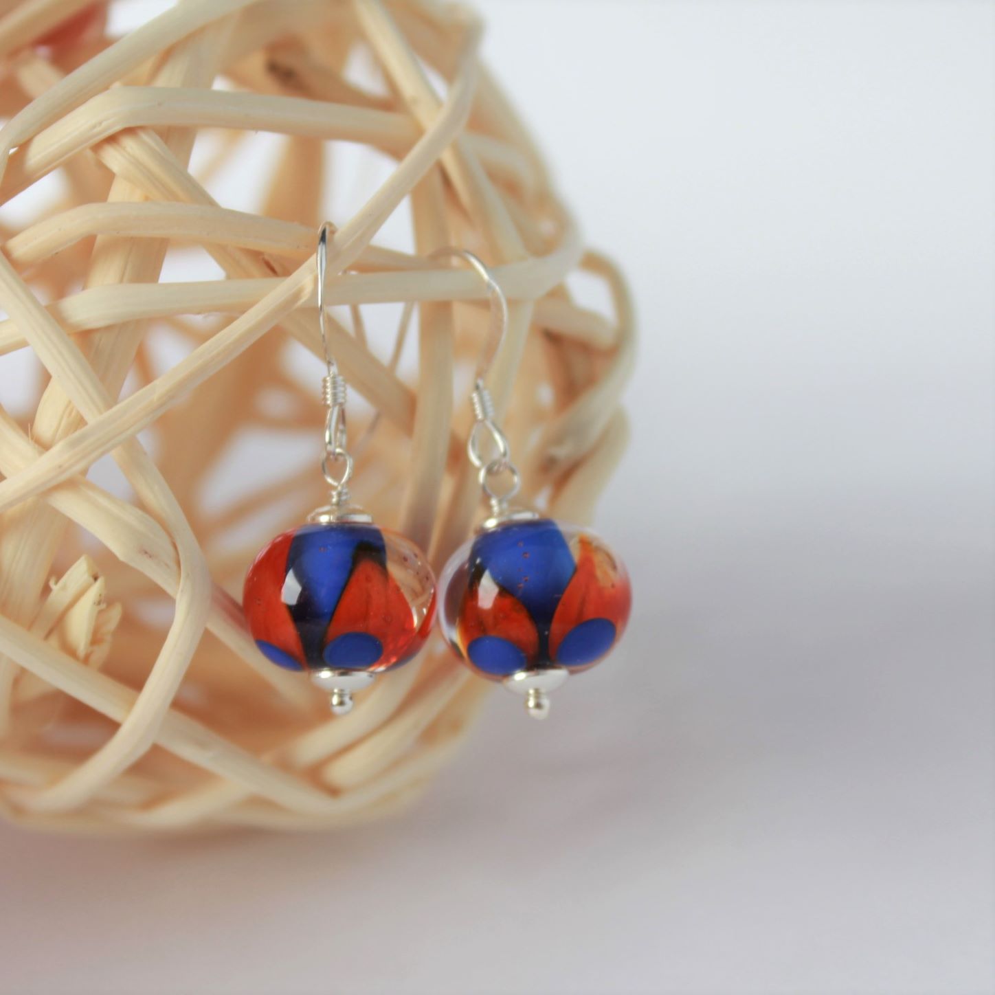 Boucles d'oreilles bleues et orange, perle de verre faite main