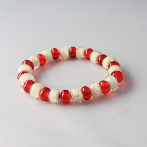 Bracelet de perles de verre, couleurs ivoire et rouge