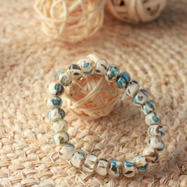 Bracelet couleur crème, de perles de verre
