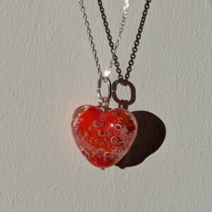 Pendentif cœur rouge clair