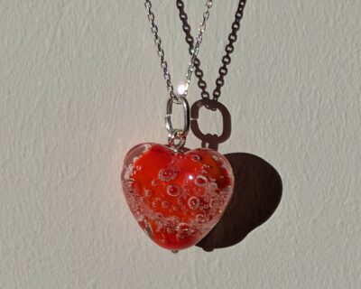Pendentif cœur rouge clair